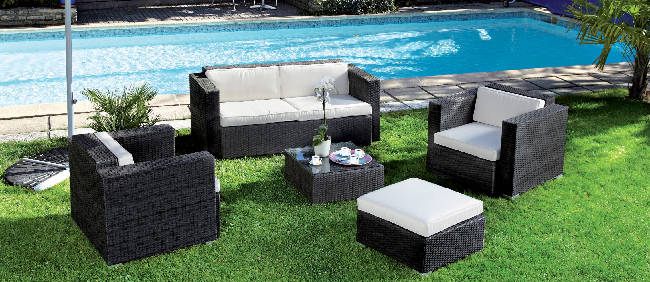 Installer des mobiliers en résine tressée dans le jardin