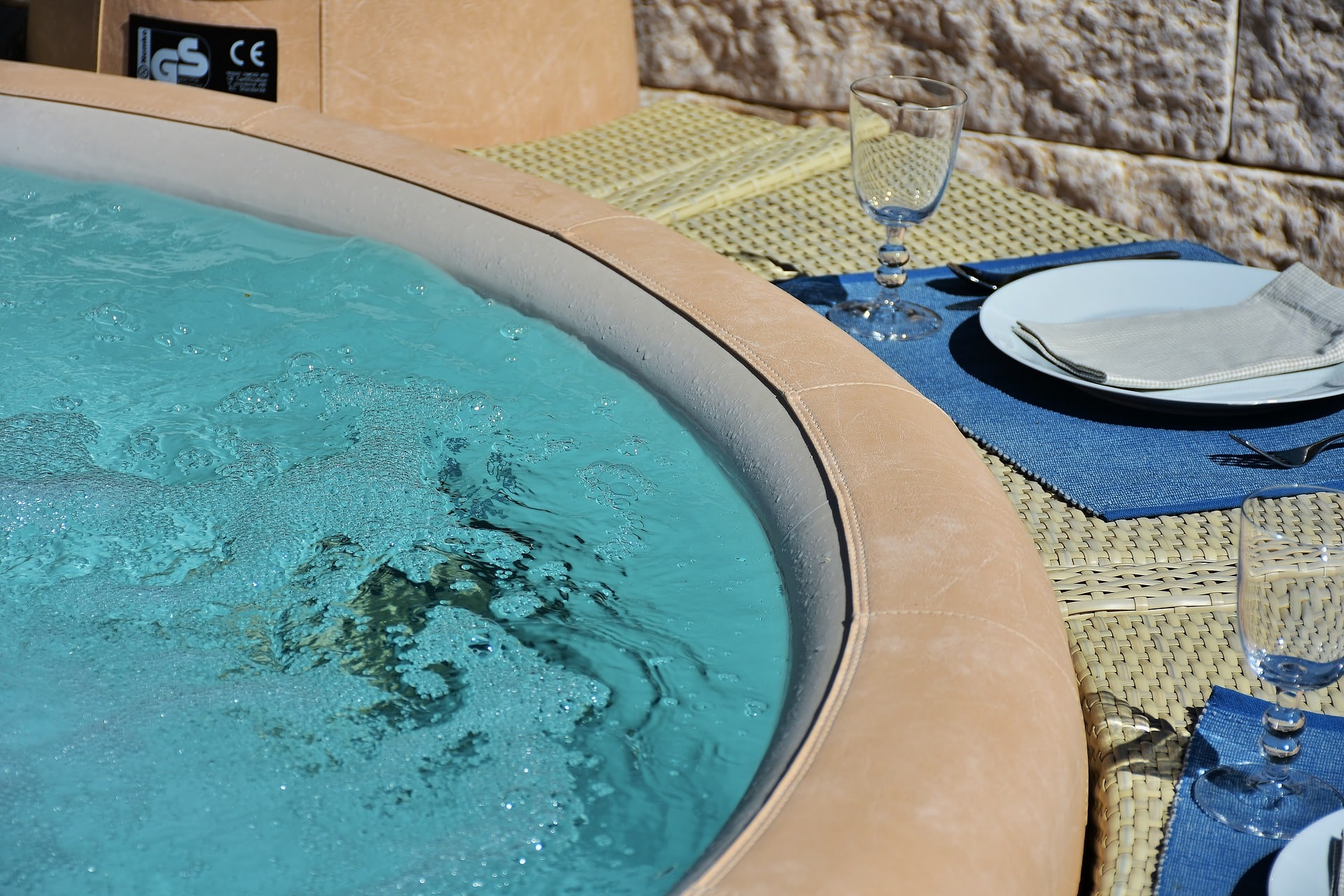 Un jacuzzi pour créer un véritable espace extérieur dédié au bien-être