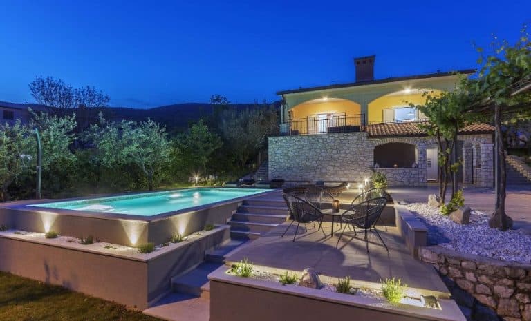 Comment aménager l’espace autour de sa piscine ?