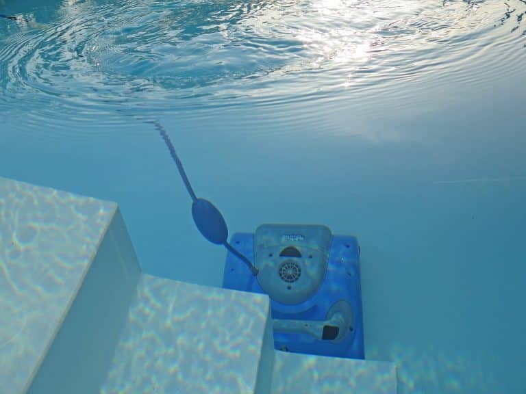 Comment il faut vous y prendre pour nettoyer correctement votre piscine ?